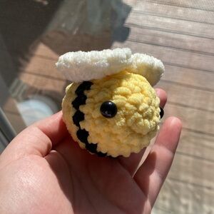 - crochet bee crochet amigurumi